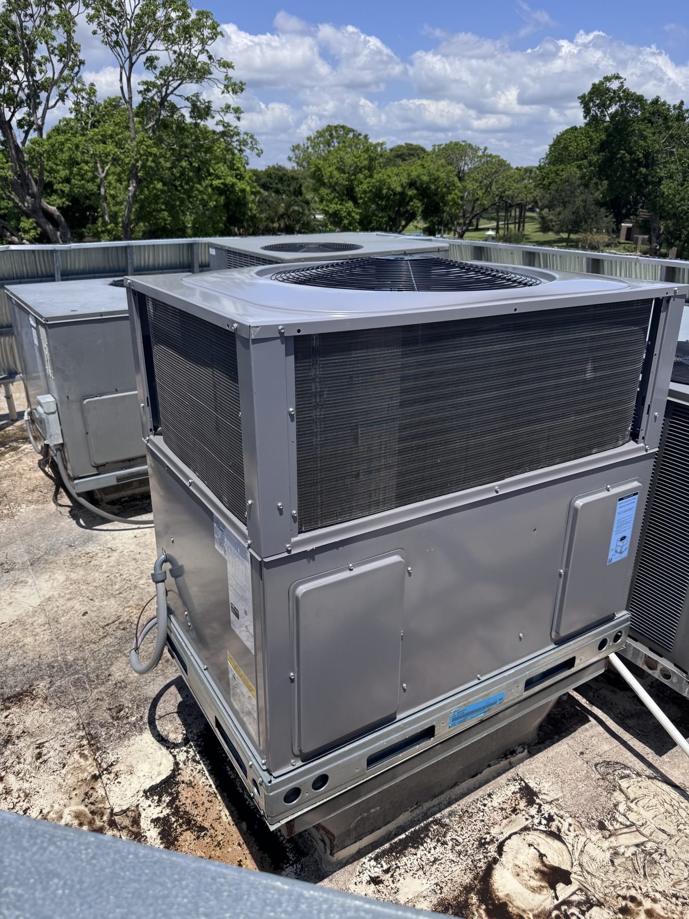 Commercial rooftop HVAC package units installation Florida